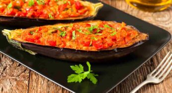 Queste melanzane ripiene le prepari velocemente in padella: l’idea perfetta per una cena lampo