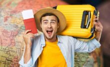 Valigia in spalla e passaporto