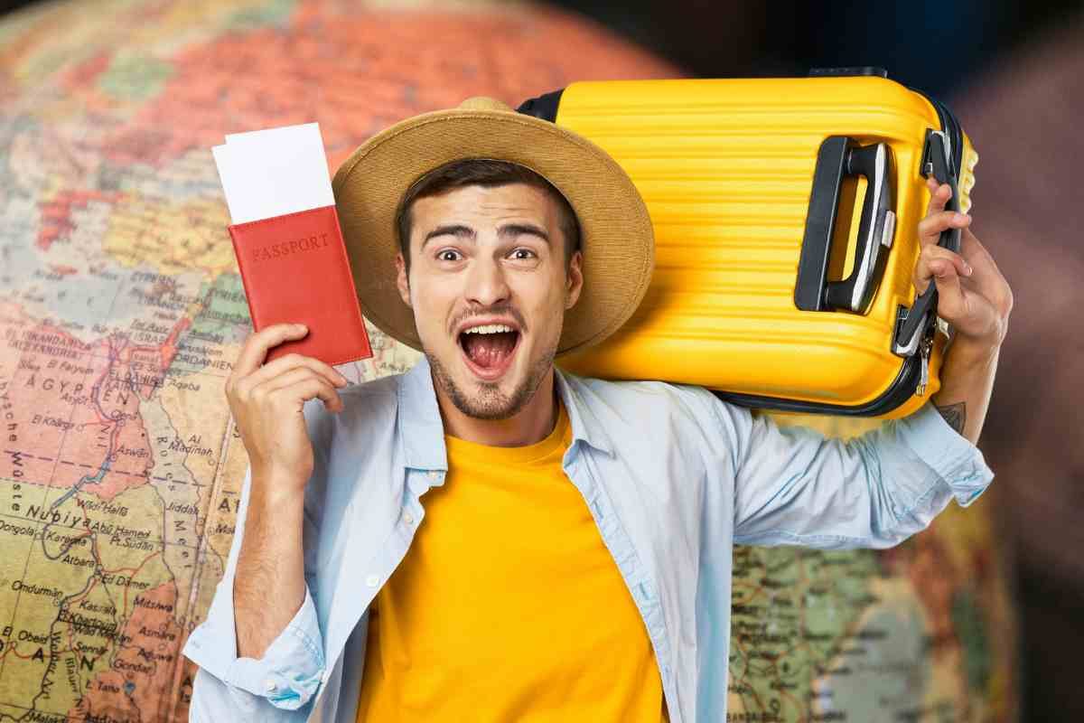 Valigia in spalla e passaporto