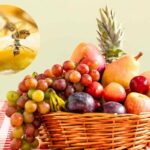 cesto di frutta e moscerini